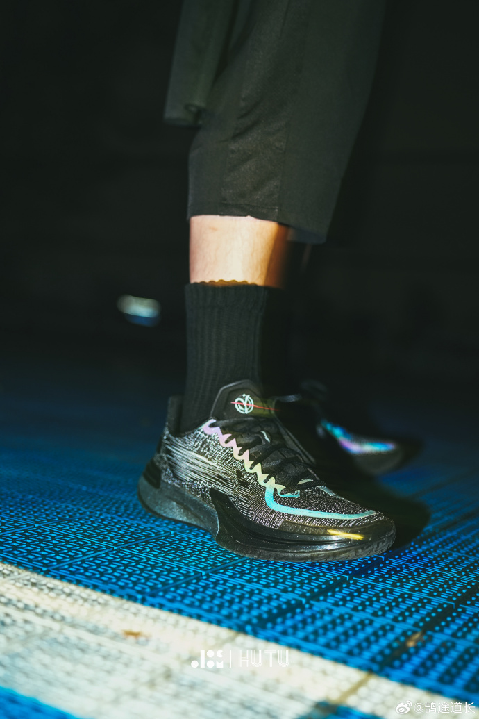 体育品牌联名篮球球鞋,引领潮流风向 体育品牌联名篮球球鞋,引领潮流风向