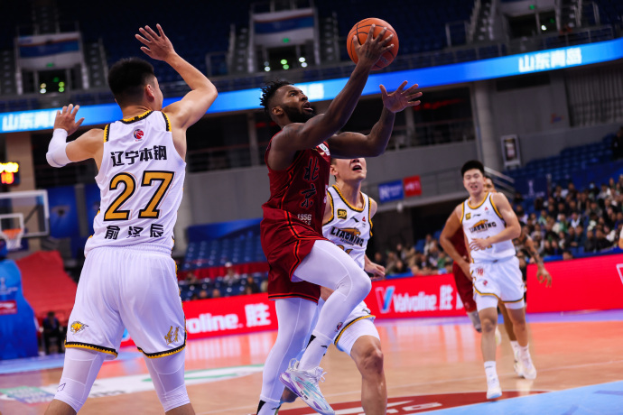 北京队客场逆袭,取得胜利稳居第二位 北京队客场逆袭,取得胜利稳居第二位