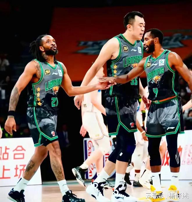 上海队团结一心,攻守俱佳取得连胜 上海队团结一心,攻守俱佳取得连胜