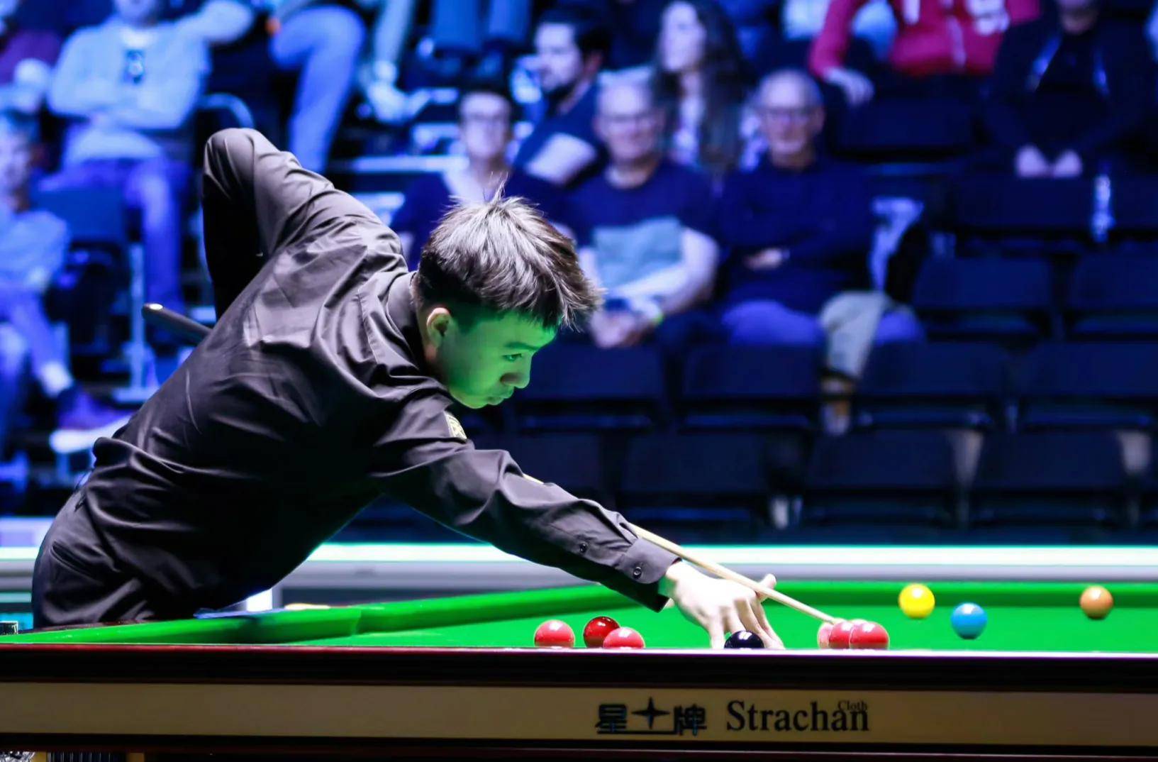 英格兰队遭遇揽回,保险晋级16强赛 英格兰队遭遇揽回,保险晋级16强赛