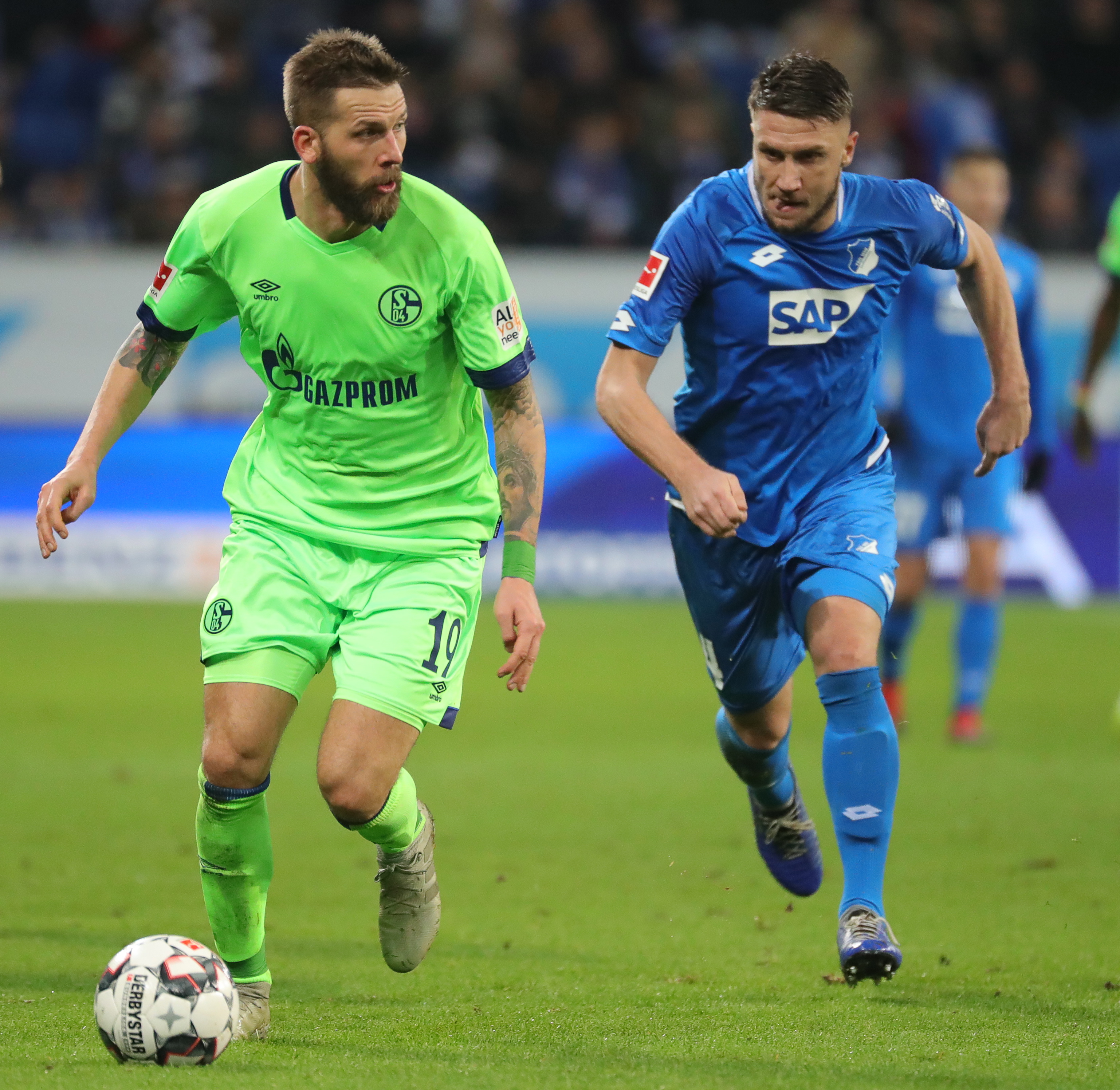 沙尔克04客场不敌阿贾克斯,皮吉戴盲金靴破碎 沙尔克04客场不敌阿贾克斯,皮吉戴盲金靴破碎