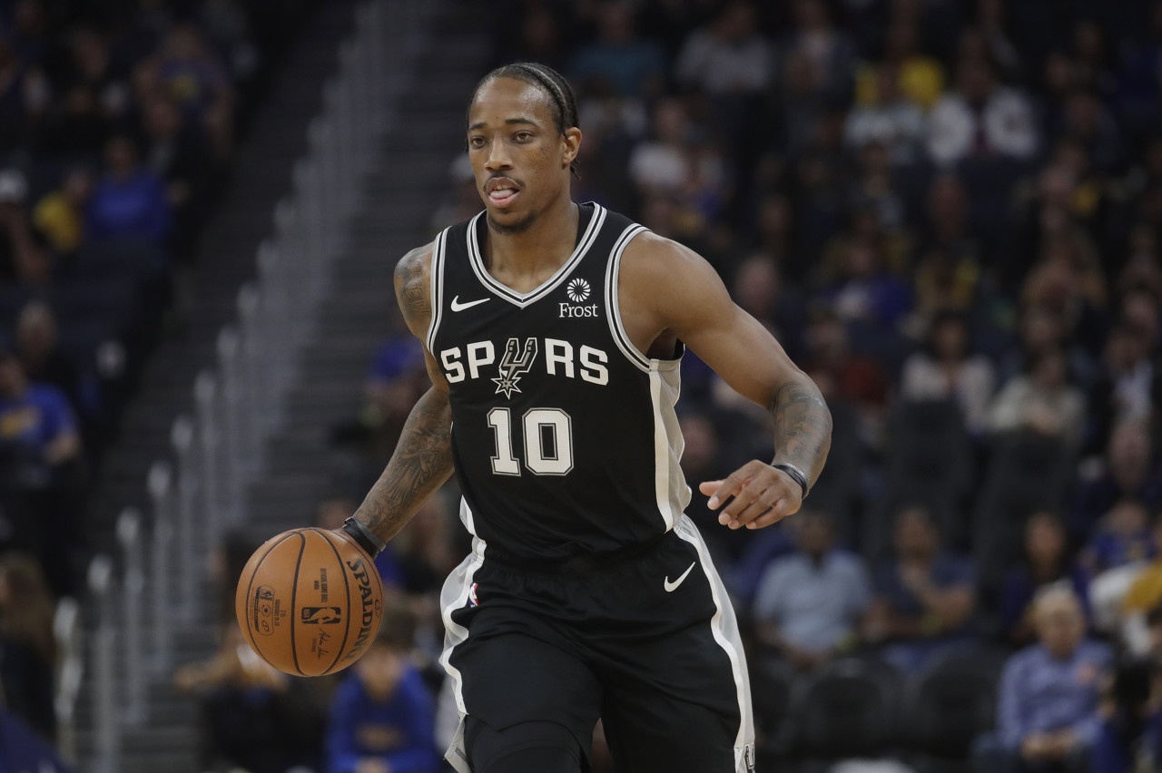 马刺擒太阳,德罗赞砍下30+10 马刺擒太阳,德罗赞砍下30+10