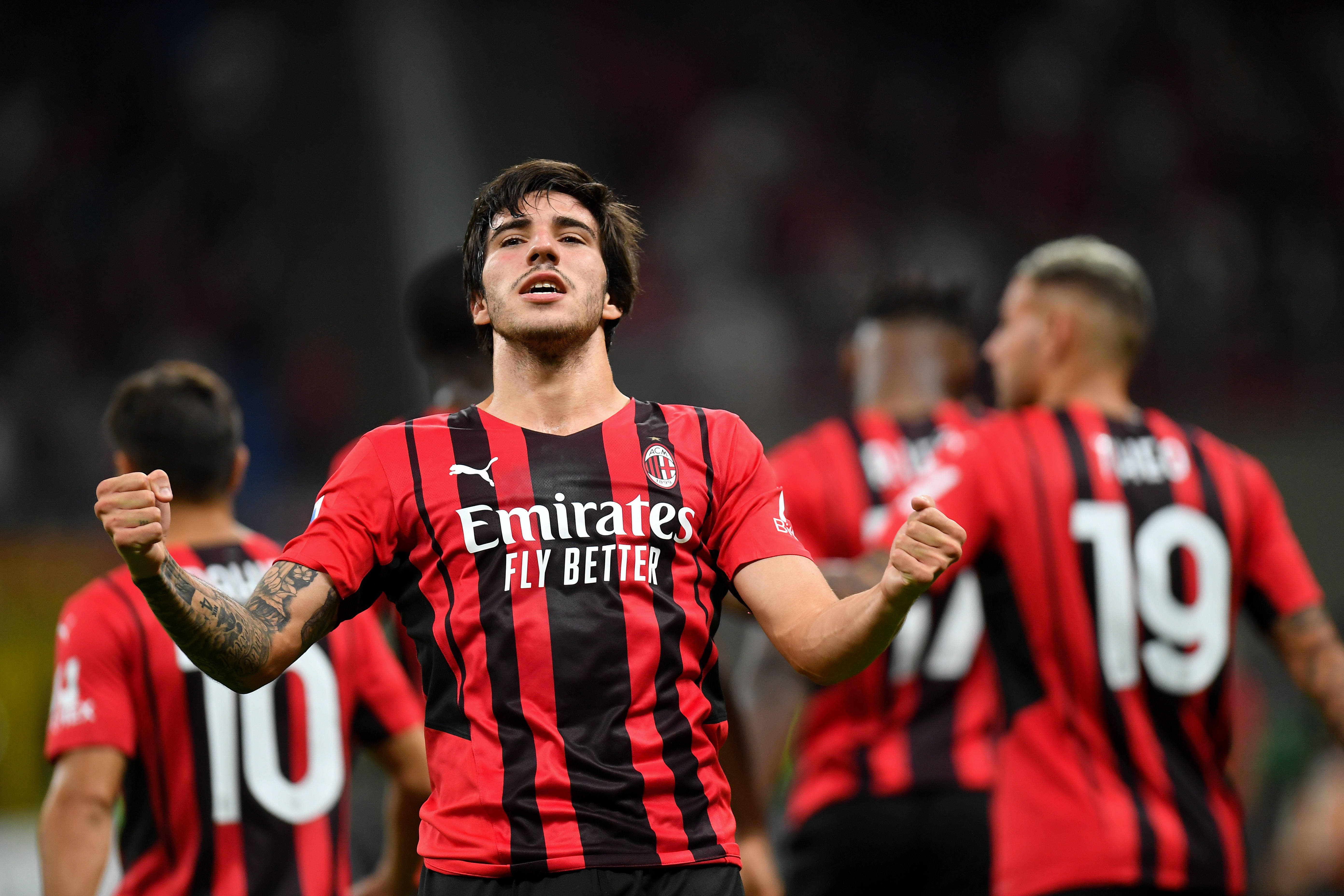 AC米兰客场逆转,晋级欧冠半决赛 AC米兰客场逆转,晋级欧冠半决赛