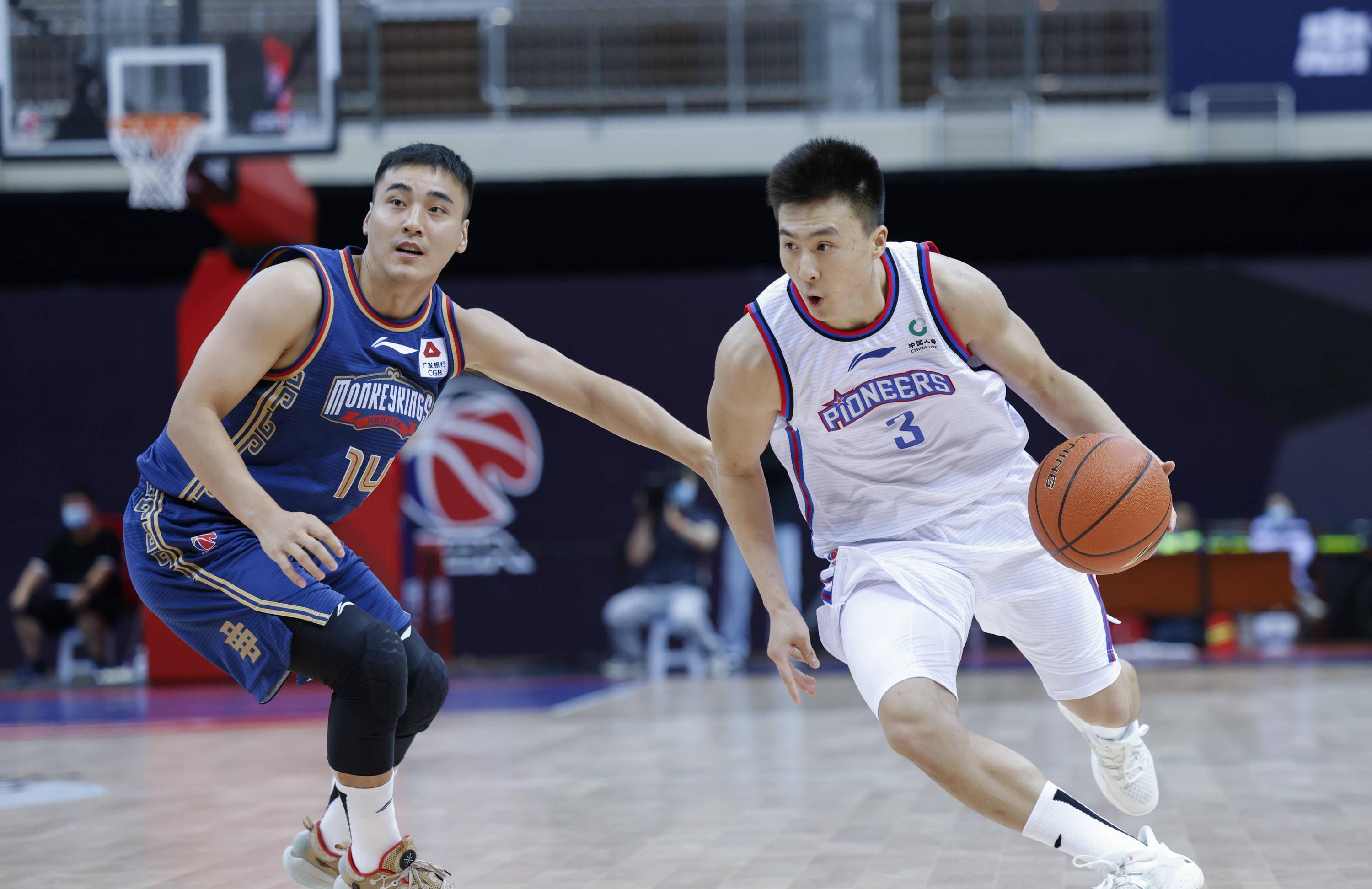 加拿大篮球总决赛激烈对抗,温哥华风暴队夺冠 加拿大篮球总决赛激烈对抗,温哥华风暴队夺冠