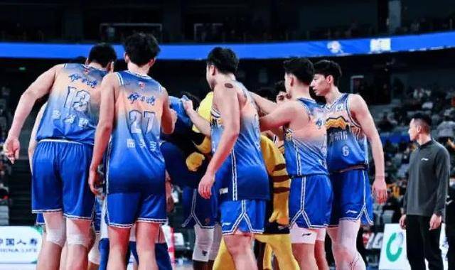 江苏战金华:四川与广州男篮展开激烈对抗 江苏战金华:四川与广州男篮展开激烈对抗