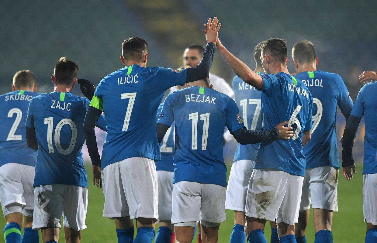 冰岛队在比赛中凭借稳健防守取得胜利 冰岛队在比赛中凭借稳健防守取得胜利