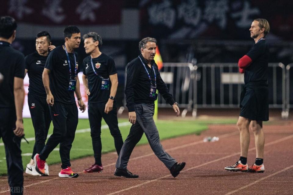 媒体曝光球队内幕,主帅紧急护航! 媒体曝光球队内幕,主帅紧急护航!