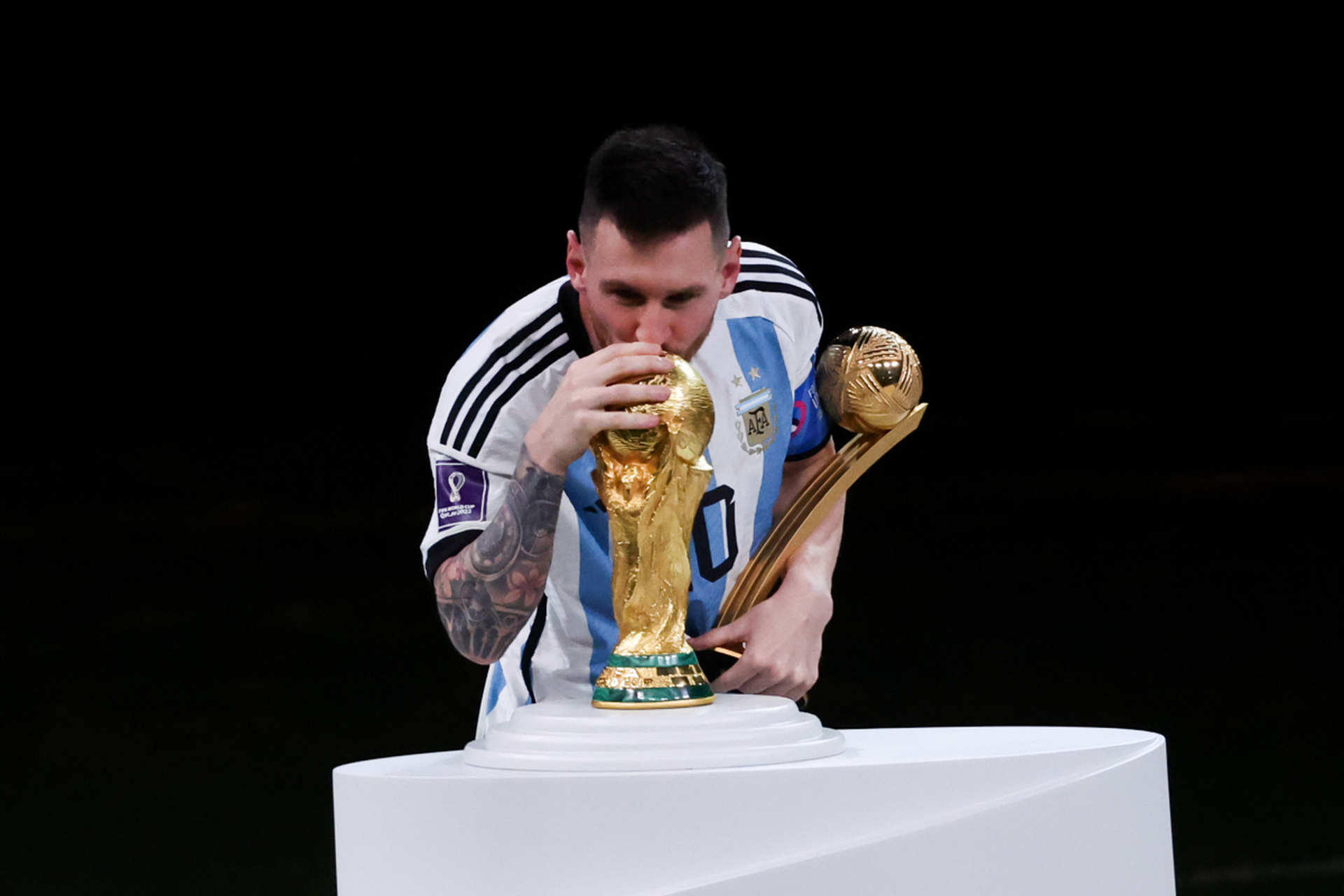 梅西在国际比赛中展现出色表现 梅西在国际比赛中展现出色表现