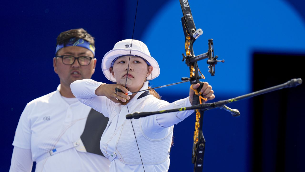 瑞士女选手弯弓齐发,射箭项目中斩获金牌 瑞士女选手弯弓齐发,射箭项目中斩获金牌