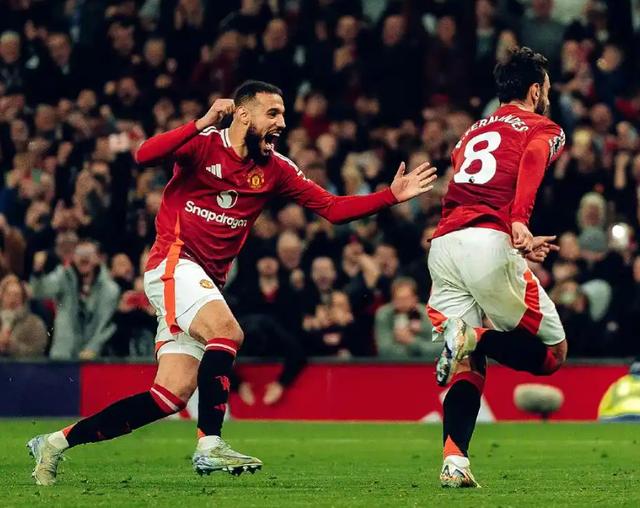 曼联主场不敌邦内比亚:客队连进三球胜利 曼联主场不敌邦内比亚:客队连进三球胜利