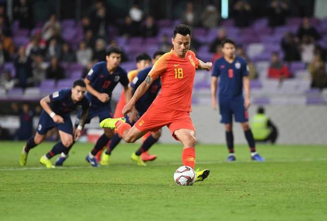 进球得分冲刺领先,球队备战决赛 进球得分冲刺领先,球队备战决赛