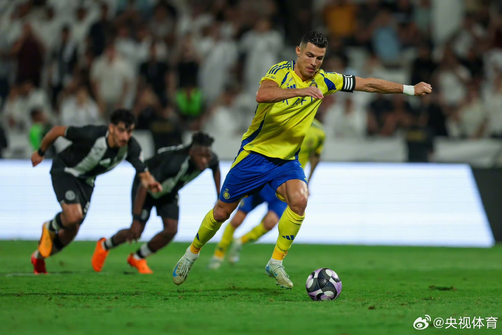 进球得分冲刺领先,球队备战决赛 进球得分冲刺领先,球队备战决赛