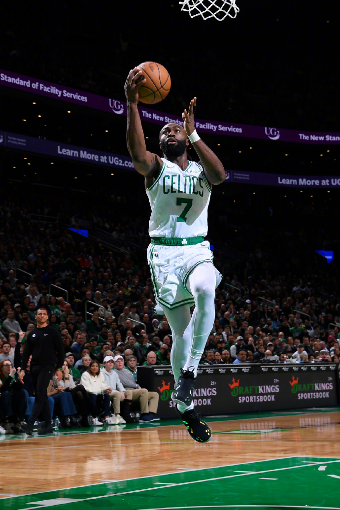 凯尔特人击败公牛，豪取胜利