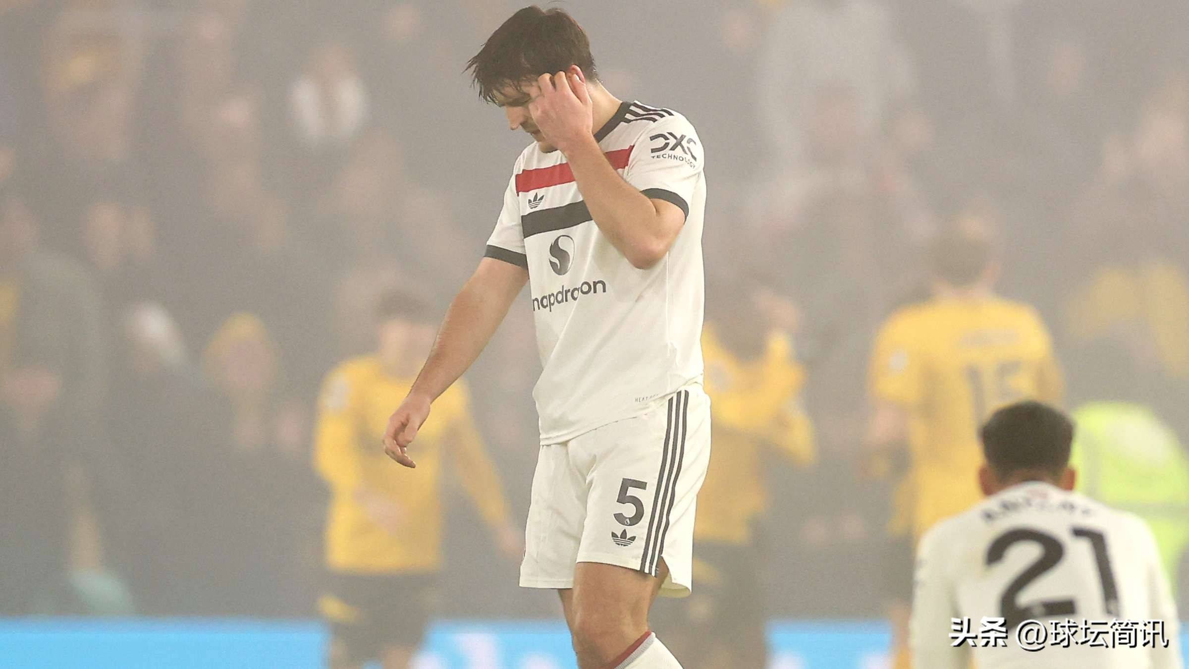 曼联遭遇惨败,教练组陷入困境 曼联遭遇惨败,教练组陷入困境