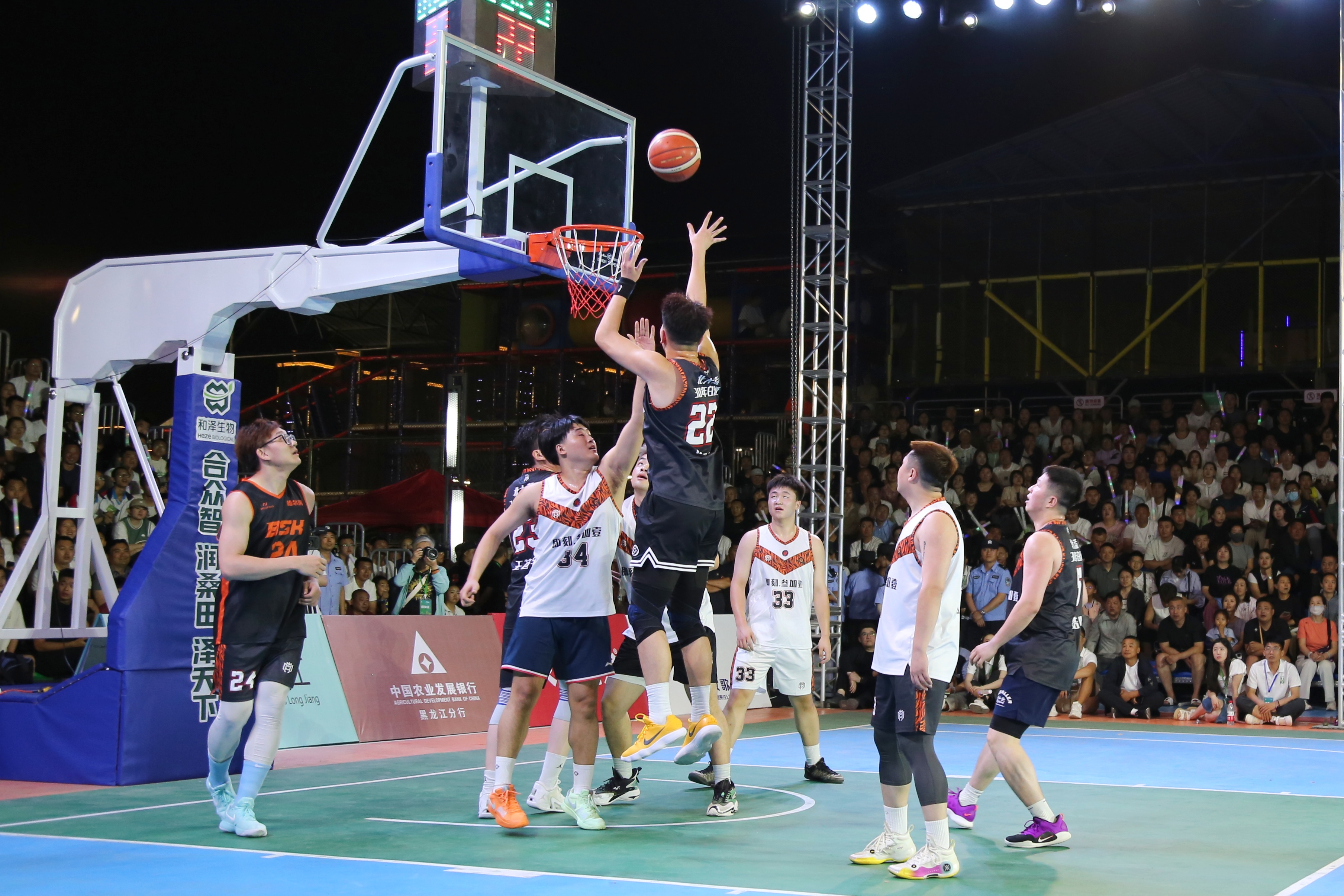 球队训练备战下一场篮球比赛