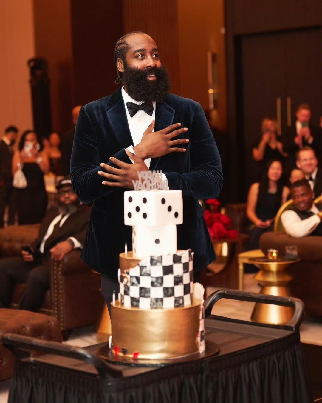 火箭客场告捷,哈登独揽全场最高得分 火箭客场告捷,哈登独揽全场最高得分