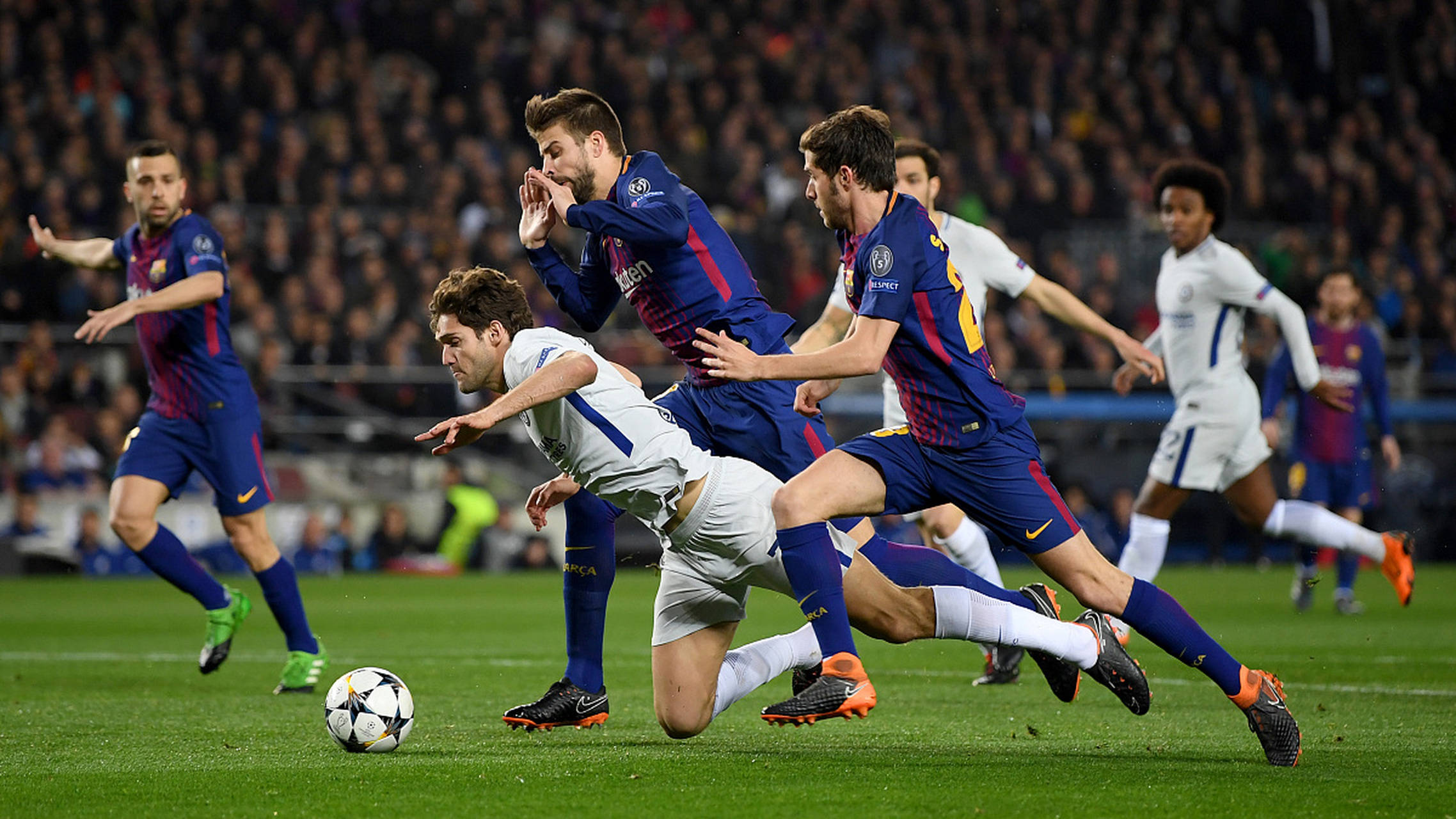 足球风暴正酣,球队实力角逐 足球风暴正酣,球队实力角逐