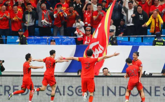 阿贾克斯在对战波特兰的比赛中获得胜利,晋级 阿贾克斯在对战波特兰的比赛中获得胜利,晋级