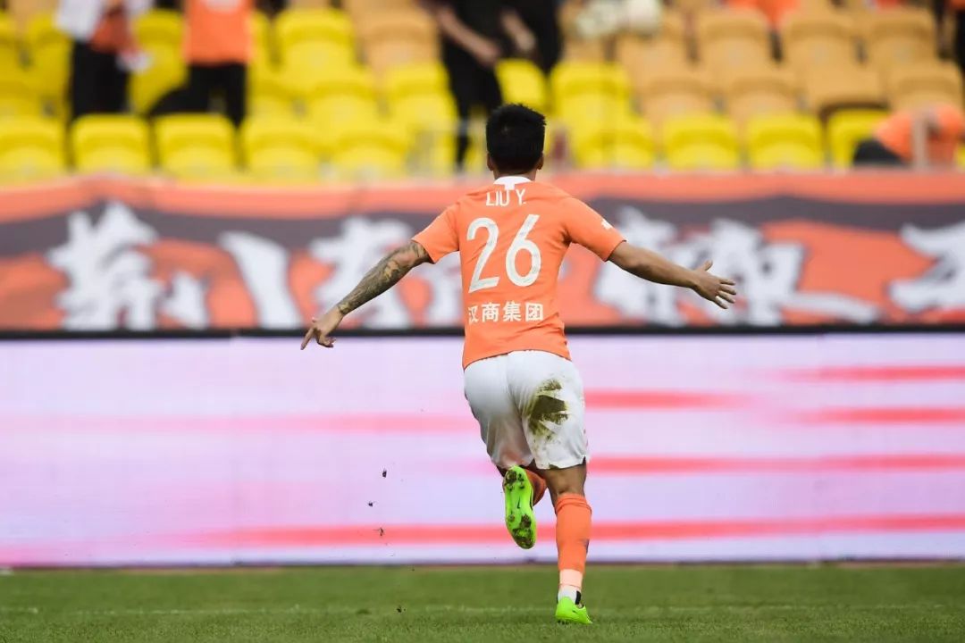 武汉卓尔主场击败天津泰达,残获宝贵三分 武汉卓尔主场击败天津泰达,残获宝贵三分