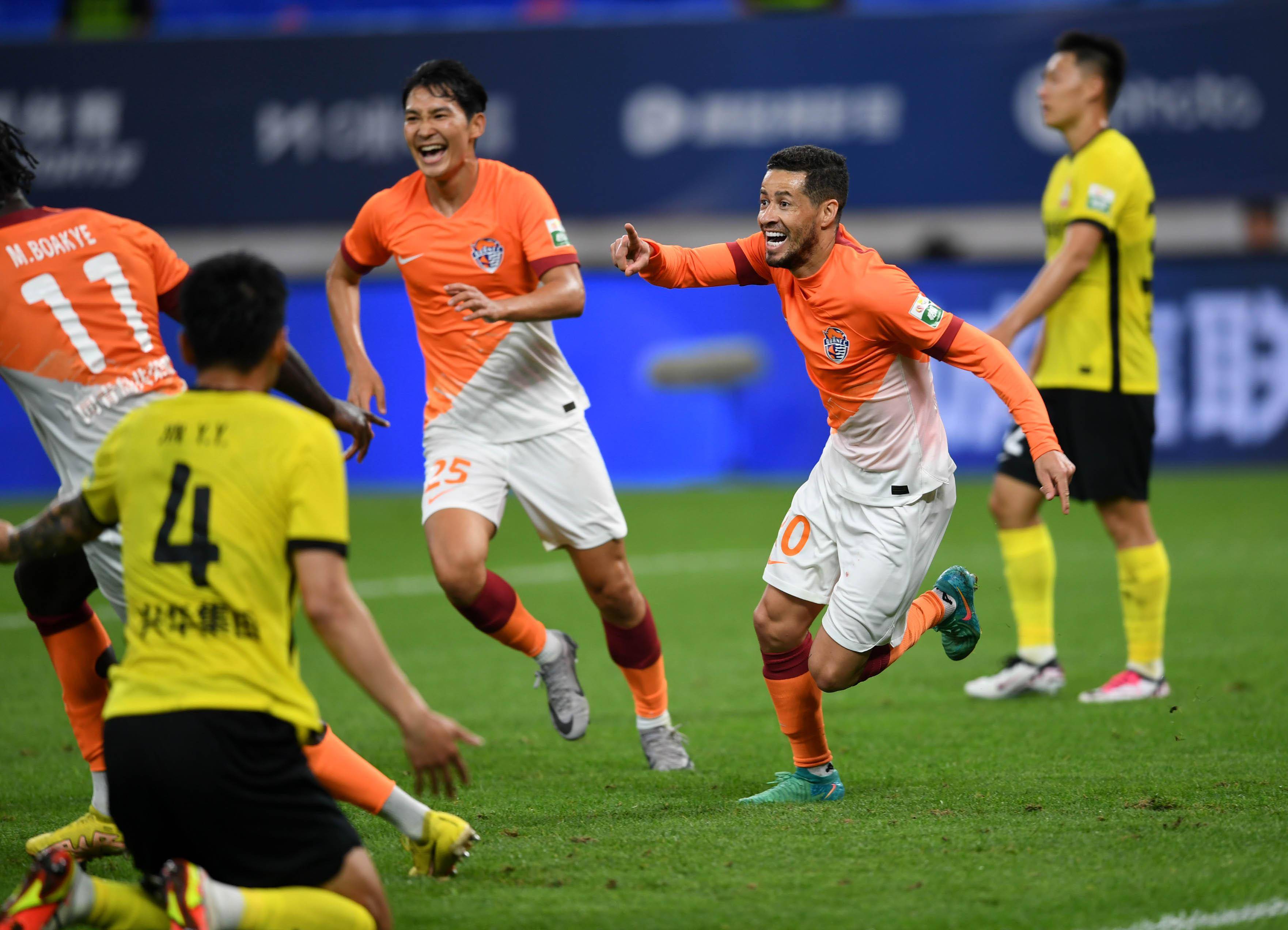 广州再胜青岛,巩固实力排名 广州再胜青岛,巩固实力排名