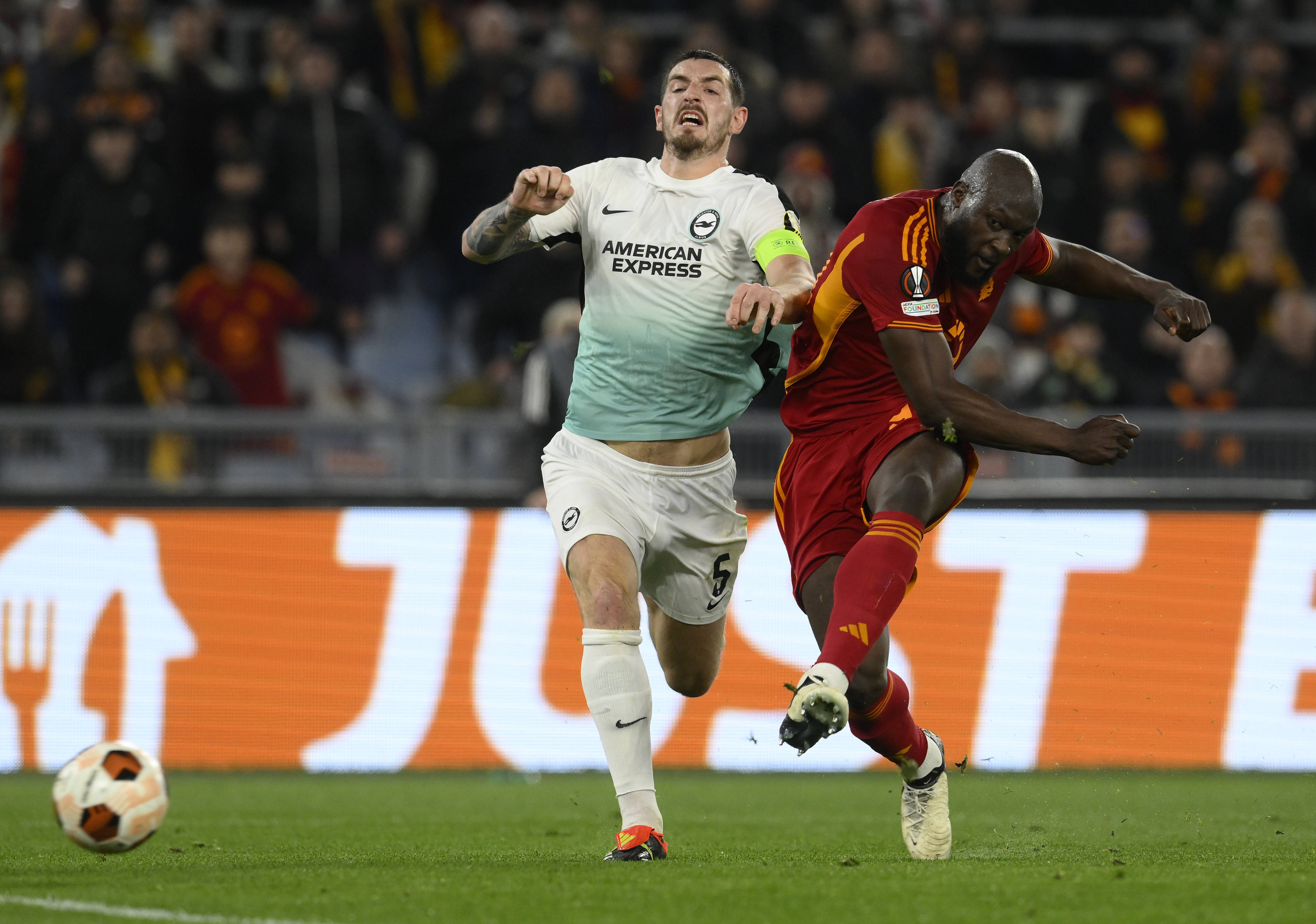 罗马球员集体训练,备战艰难的下一场 罗马球员集体训练,备战艰难的下一场