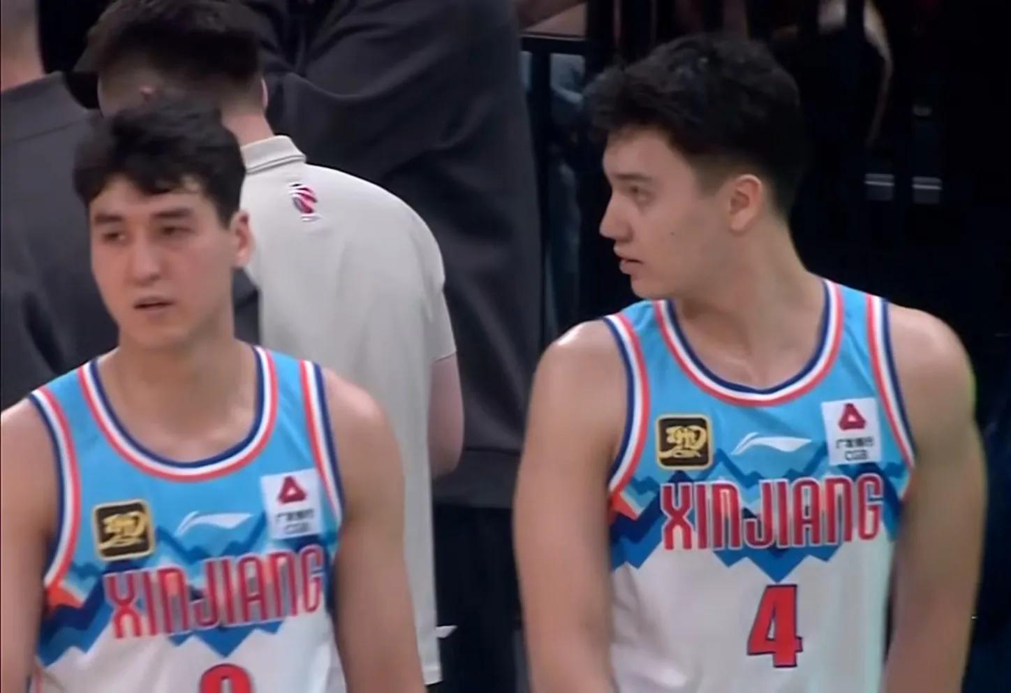 顶尖球员发挥出色,带领球队迎来大胜 顶尖球员发挥出色,带领球队迎来大胜