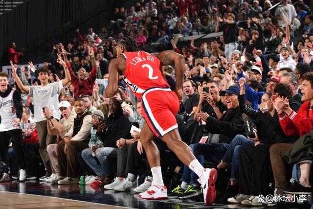 快船客场战胜尼克斯,莱昂纳德表现出色 快船客场战胜尼克斯,莱昂纳德表现出色