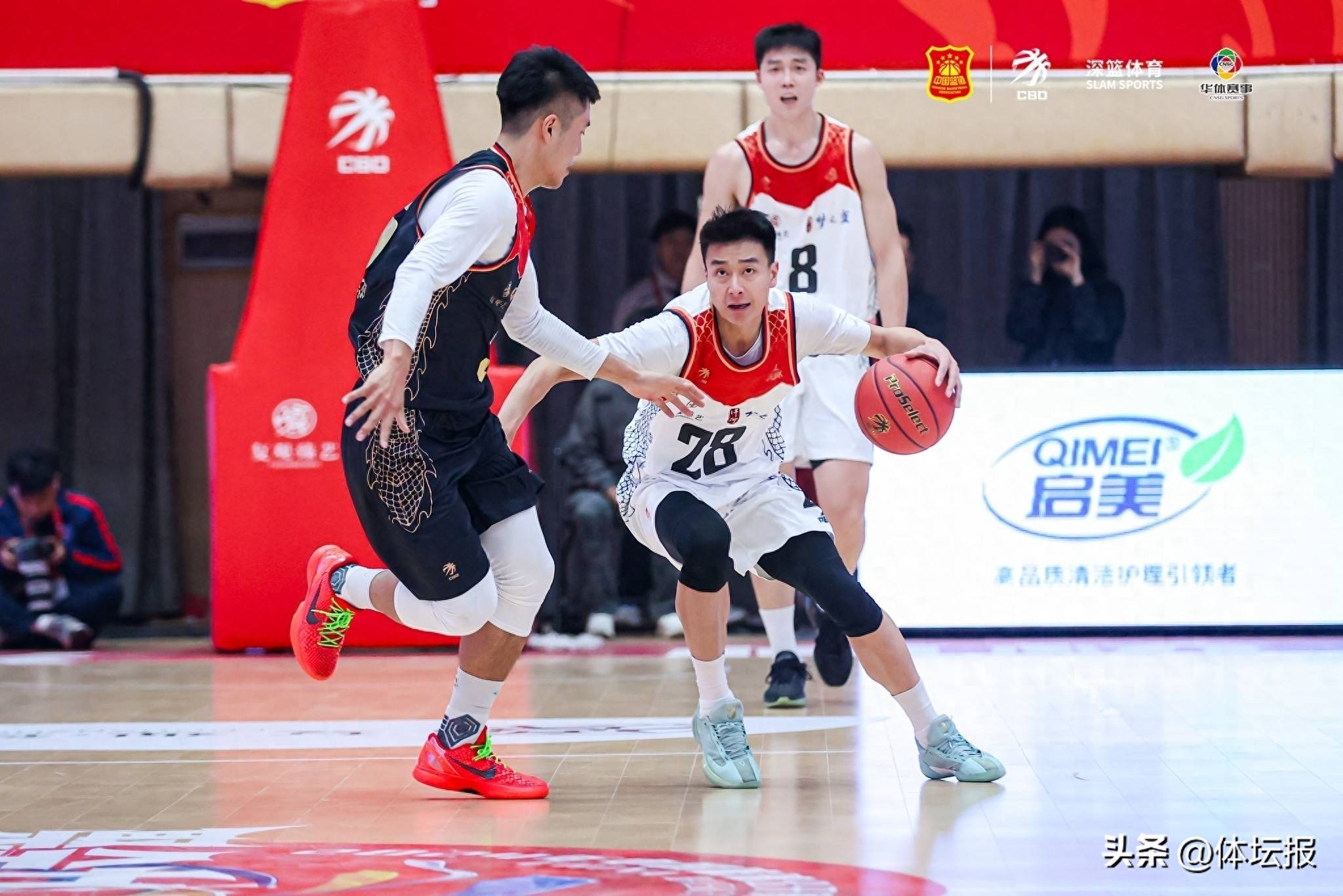 浙江男篮球员奋力拼搏,迎接新一轮比赛 浙江男篮球员奋力拼搏,迎接新一轮比赛