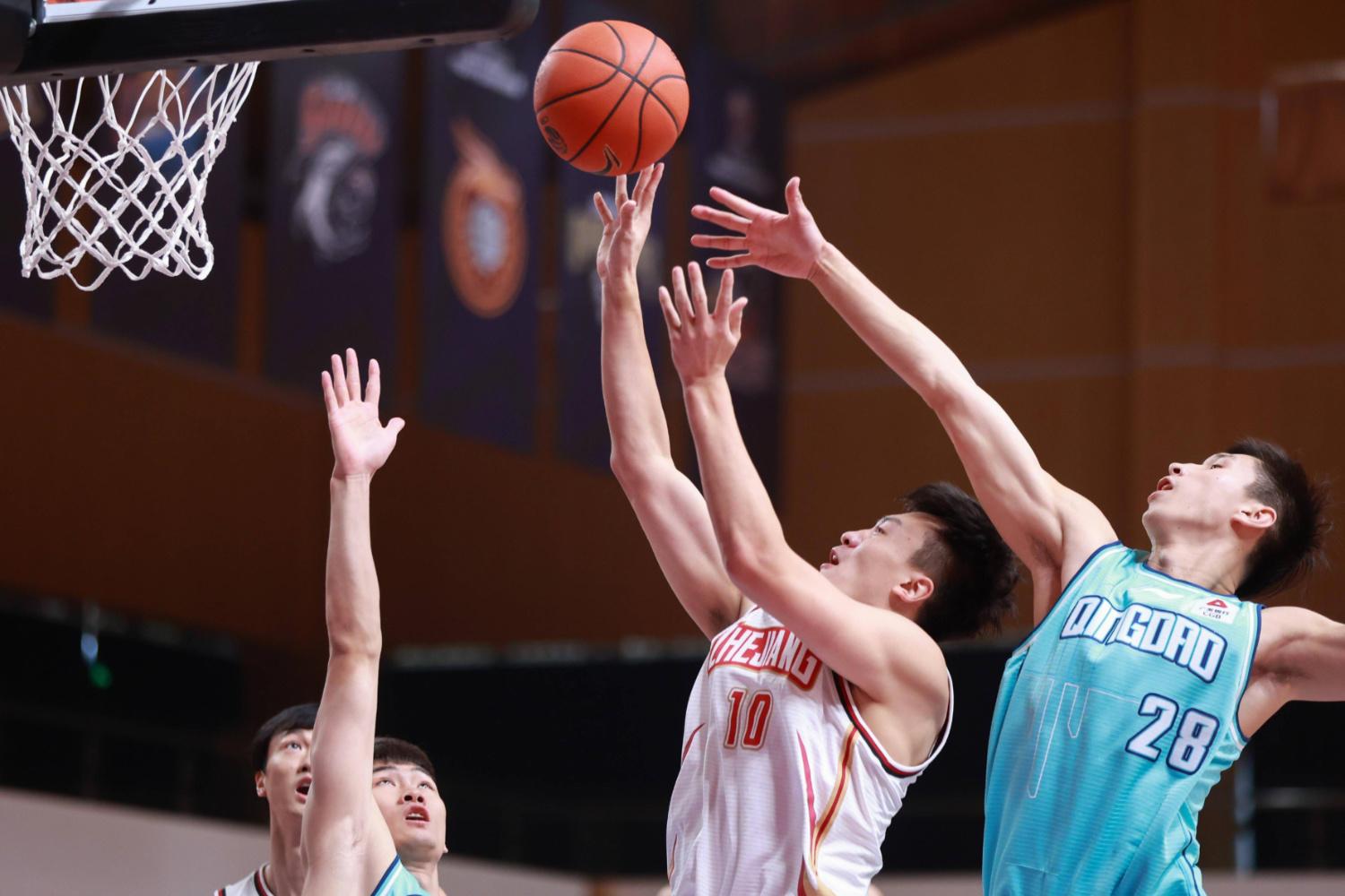 浙江男篮球员奋力拼搏,迎接新一轮比赛 浙江男篮球员奋力拼搏,迎接新一轮比赛