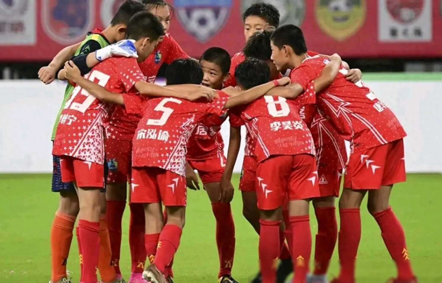 国内足球最新赛事瞩目关注 国内足球最新赛事瞩目关注