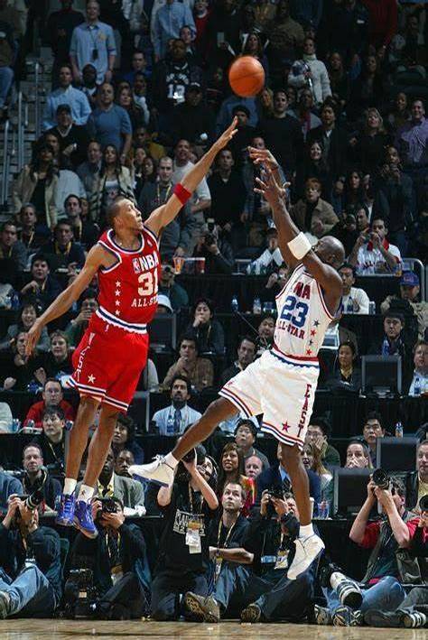 战术调整巧妙,带领球队逆袭 战术调整巧妙,带领球队逆袭