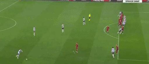 罗马球迷集体抗议裁判判罚,引起争议 罗马球迷集体抗议裁判判罚,引起争议