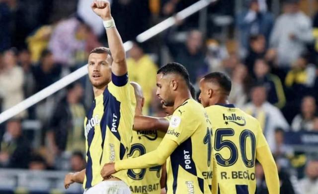 利物浦对阵巴黎圣日尔曼,英法豪门强强碰撞 利物浦对阵巴黎圣日尔曼,英法豪门强强碰撞