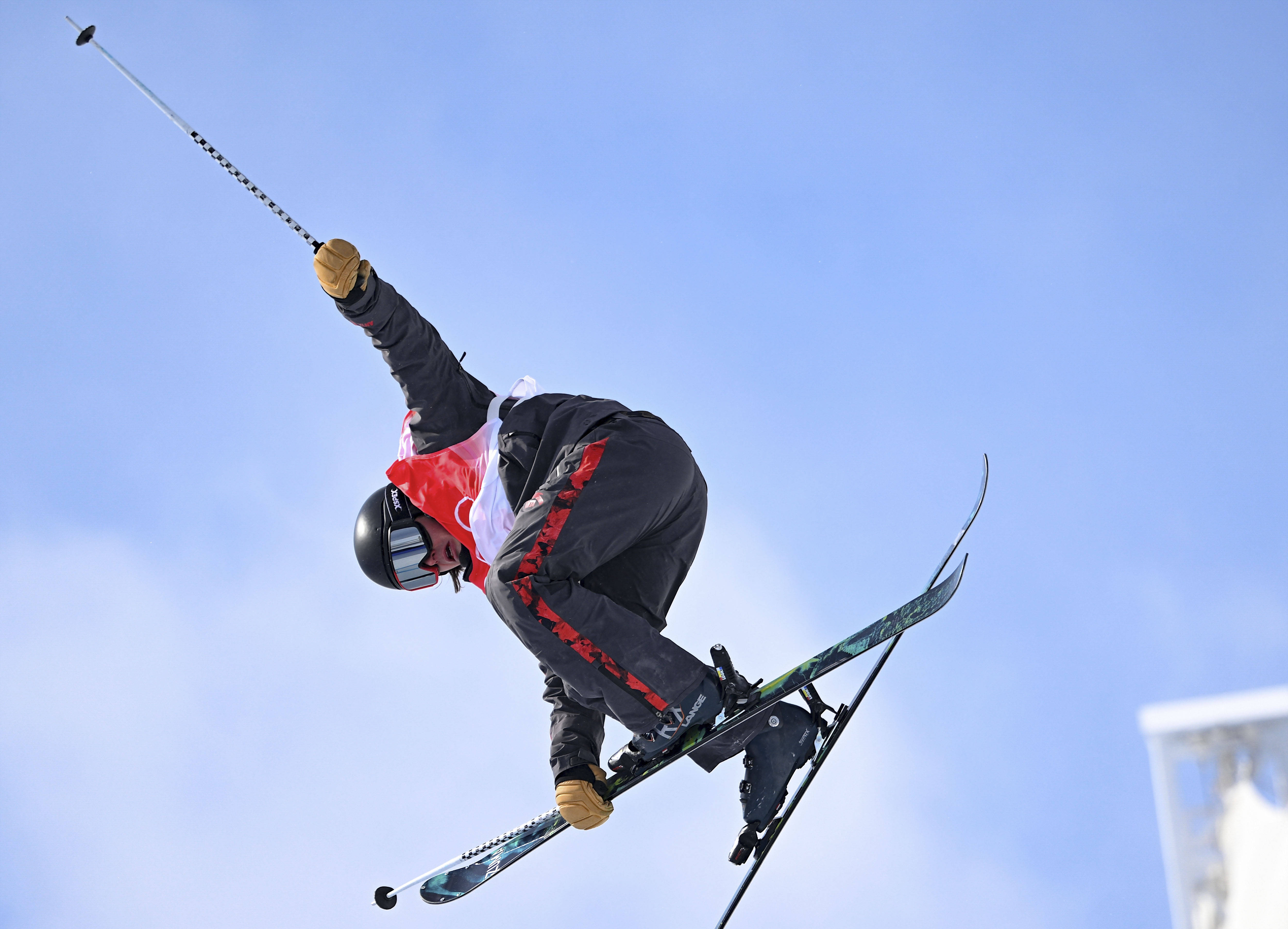 瑞士选手在自由式滑雪中表现绝佳 瑞士选手在自由式滑雪中表现绝佳