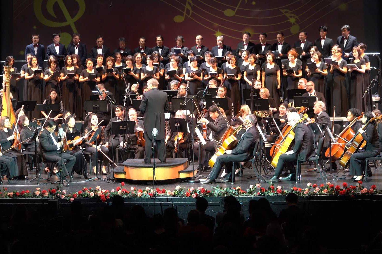 亚特兰大主场大胜,球迷尽欢高歌一曲 亚特兰大主场大胜,球迷尽欢高歌一曲