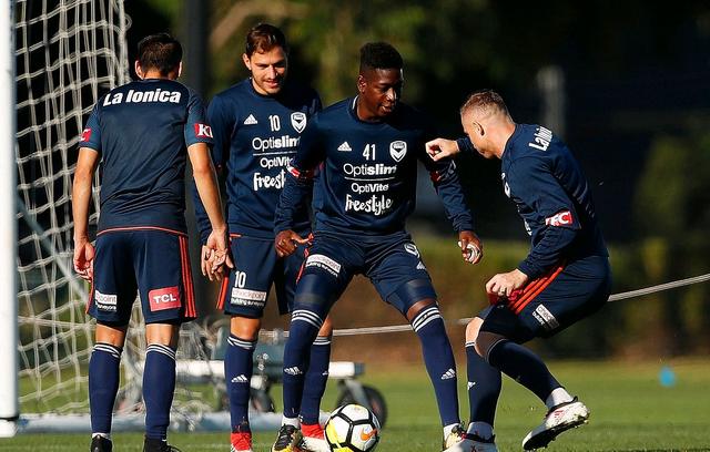 慕尼黑巨人击败斯图加特保持领先 慕尼黑巨人击败斯图加特保持领先