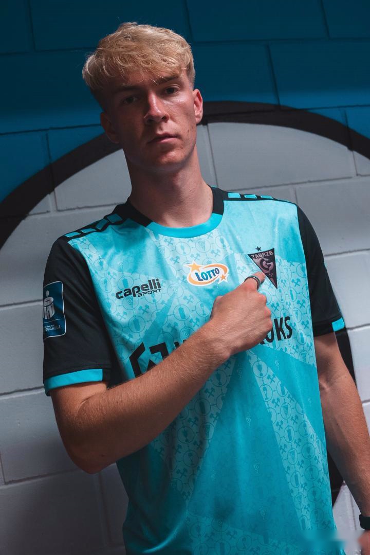 热那亚宣布引进新前锋,增强进攻火力 热那亚宣布引进新前锋,增强进攻火力