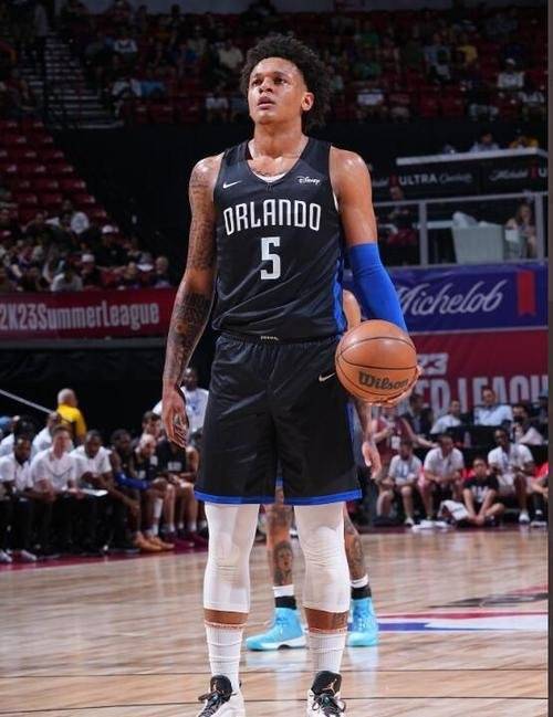 篮球明星遭遇严重伤病,或将缺席残余赛事 篮球明星遭遇严重伤病,或将缺席残余赛事