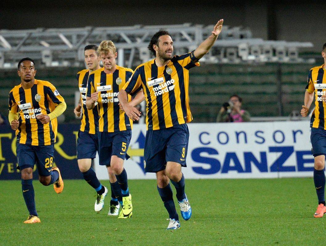 意甲球员在休赛期展开慈善活动 意甲球员在休赛期展开慈善活动