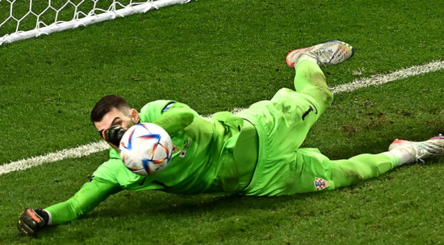 守门员神勇扑点助球队战胜对手