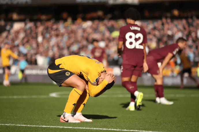 曼城2比1险胜狼队,提前锁定三分 曼城2比1险胜狼队,提前锁定三分