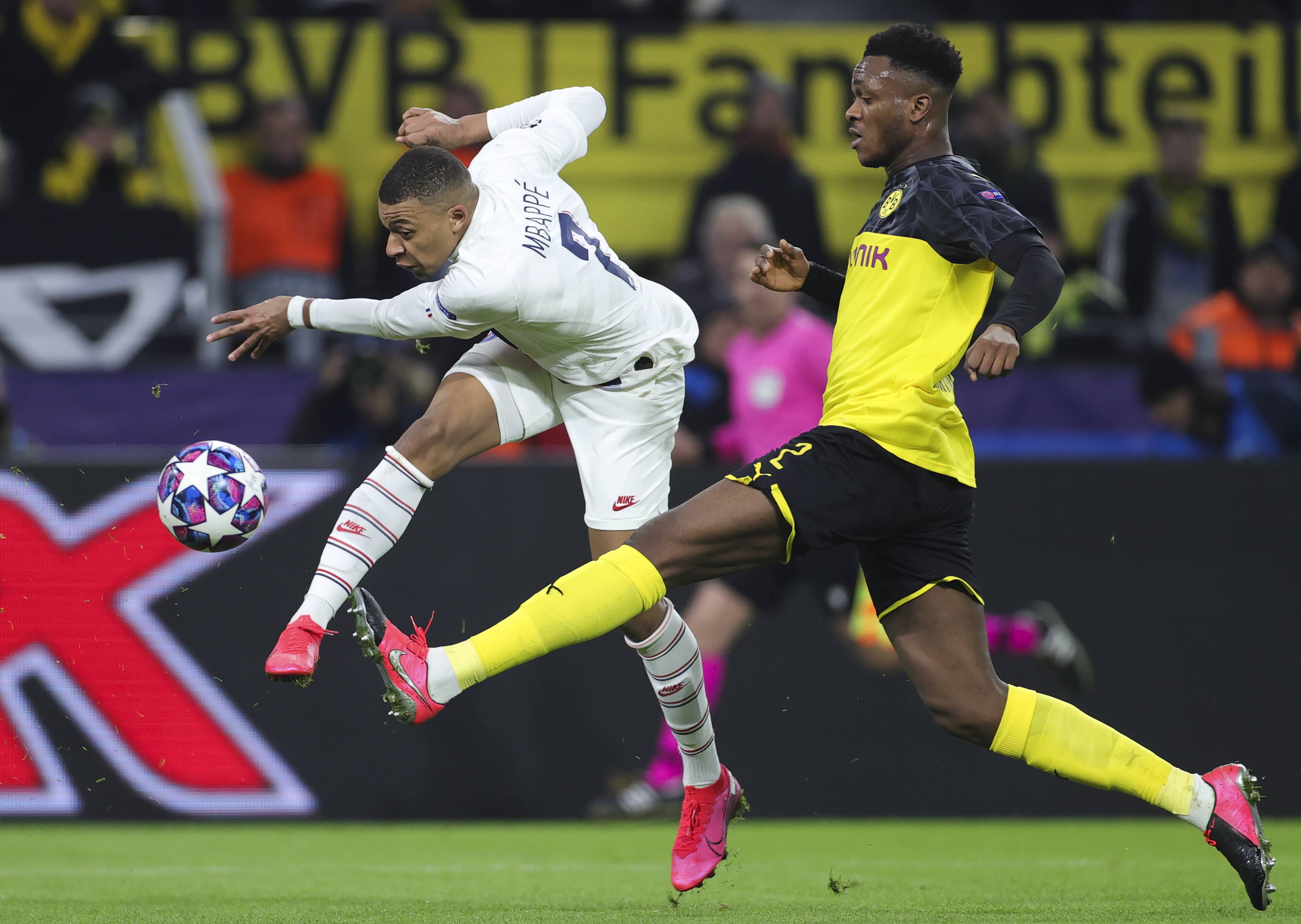 欧预赛比赛胜负难分,低级失误影响大局 欧预赛比赛胜负难分,低级失误影响大局