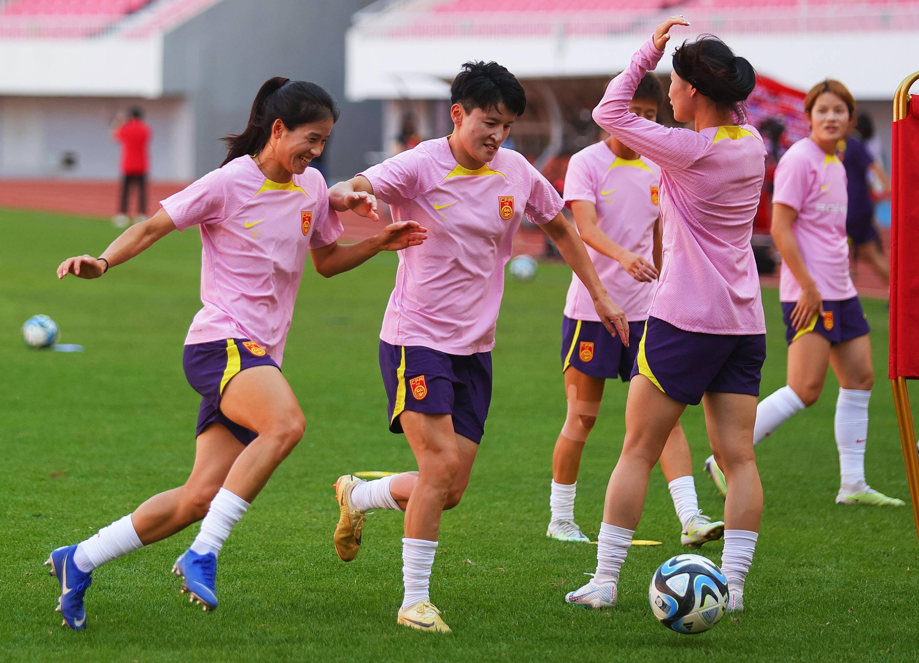 中国女足备战大赛,瞄准冠军 中国女足备战大赛,瞄准冠军