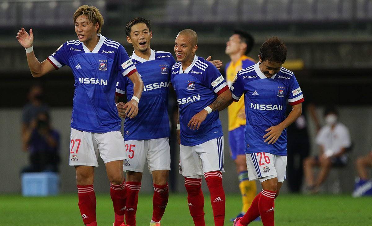 横滨水手取得惊艳胜利,晋级榜首 横滨水手取得惊艳胜利,晋级榜首