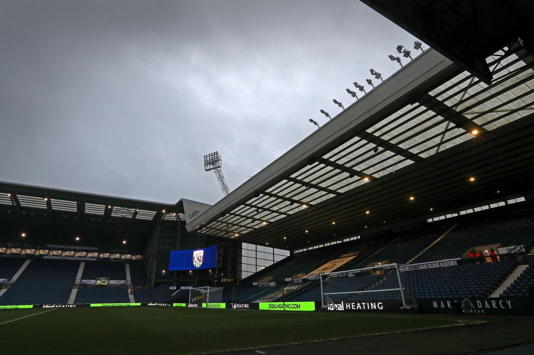 哈德斯菲尔德取胜，逐步改善战绩