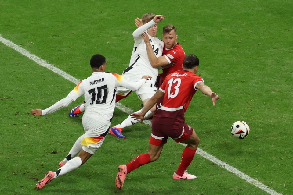 德国队客场战胜瑞典实现连胜 德国队客场战胜瑞典实现连胜