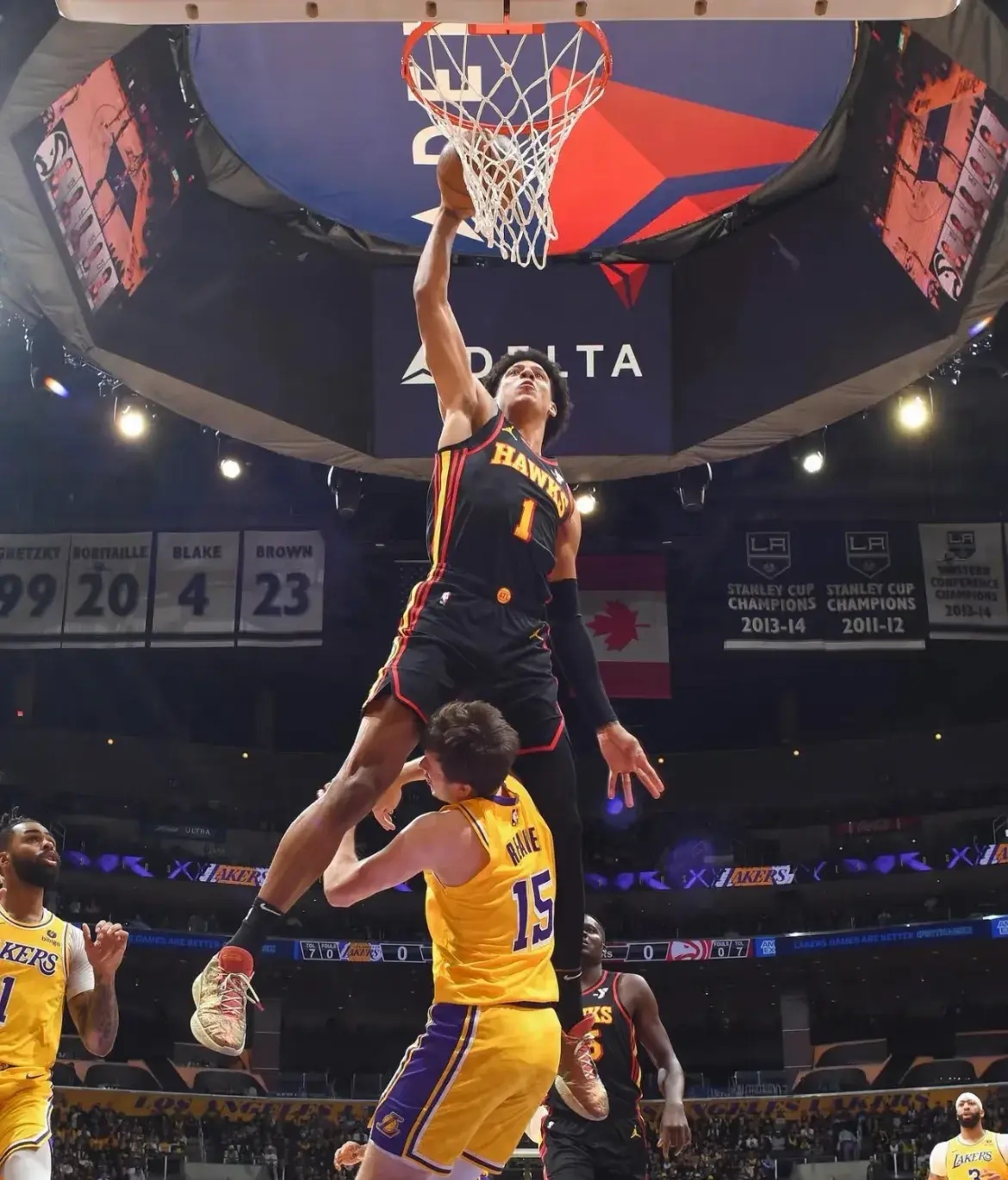 老鹰队锋线表现出色,稳扎稳打 老鹰队锋线表现出色,稳扎稳打