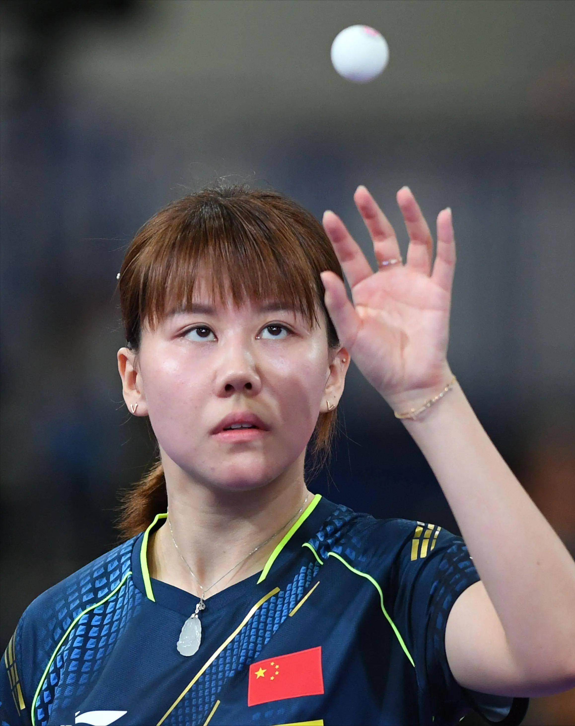 荷兰女子自行车选手风格独特，夺冠在握