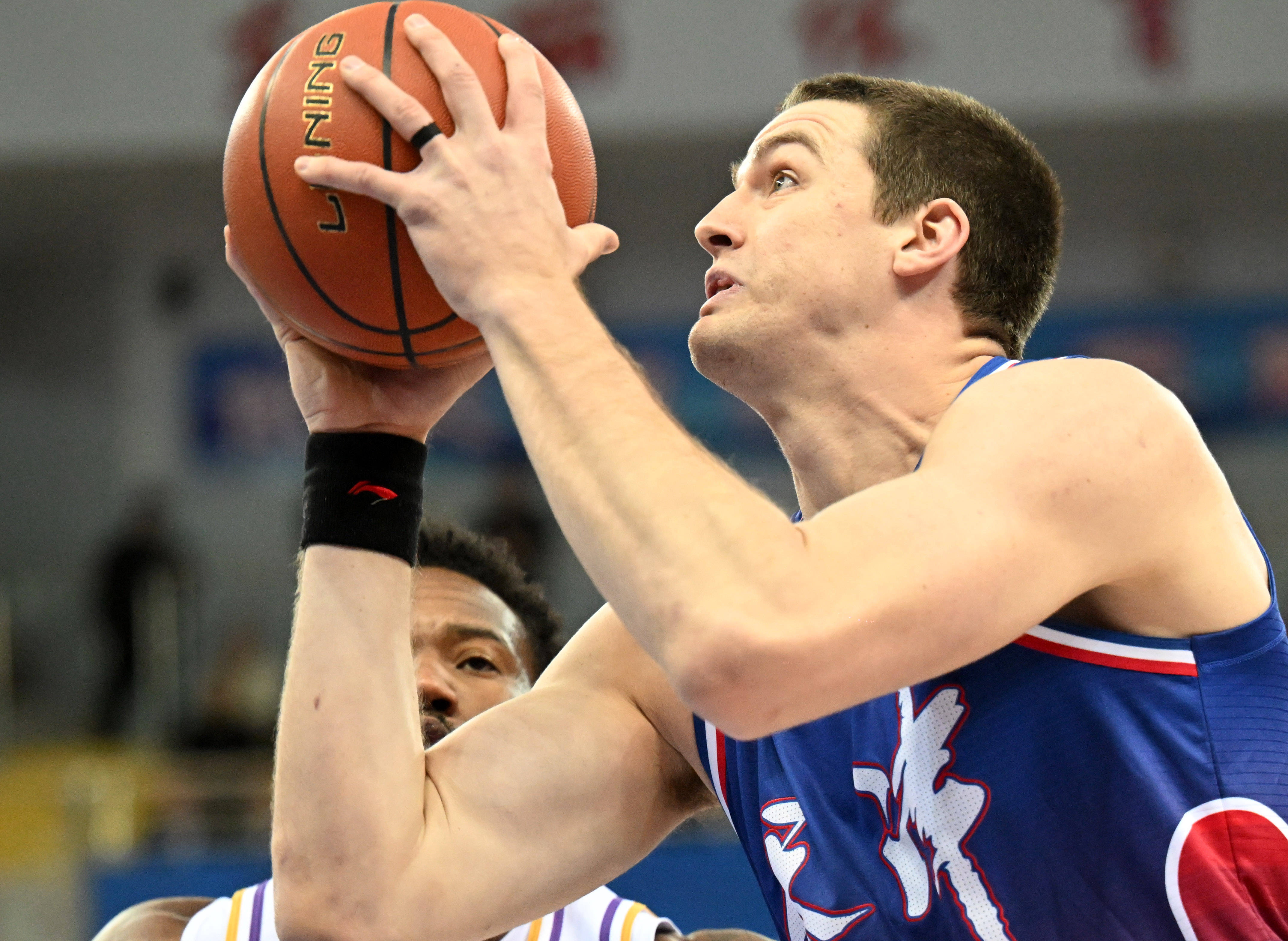 爱体育官方网站-CBA外援表现出色，获得赛季最佳球员奖